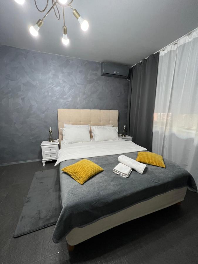 Kenzia Prive Apartment Bukares Bagian luar foto
