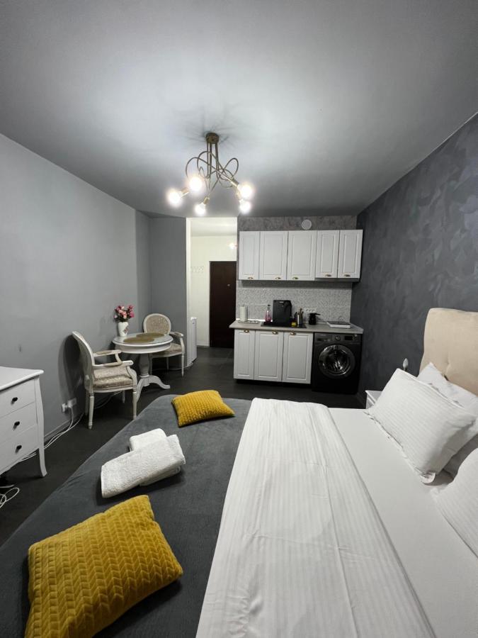 Kenzia Prive Apartment Bukares Bagian luar foto