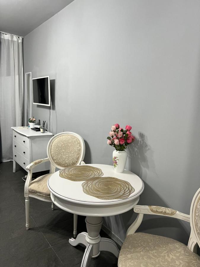 Kenzia Prive Apartment Bukares Bagian luar foto