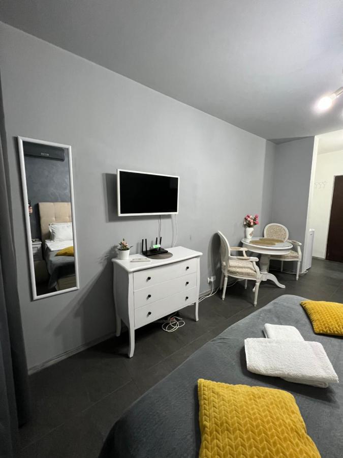 Kenzia Prive Apartment Bukares Bagian luar foto