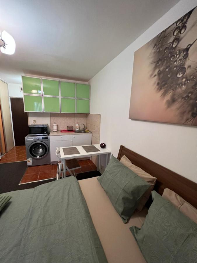Kenzia Prive Apartment Bukares Bagian luar foto