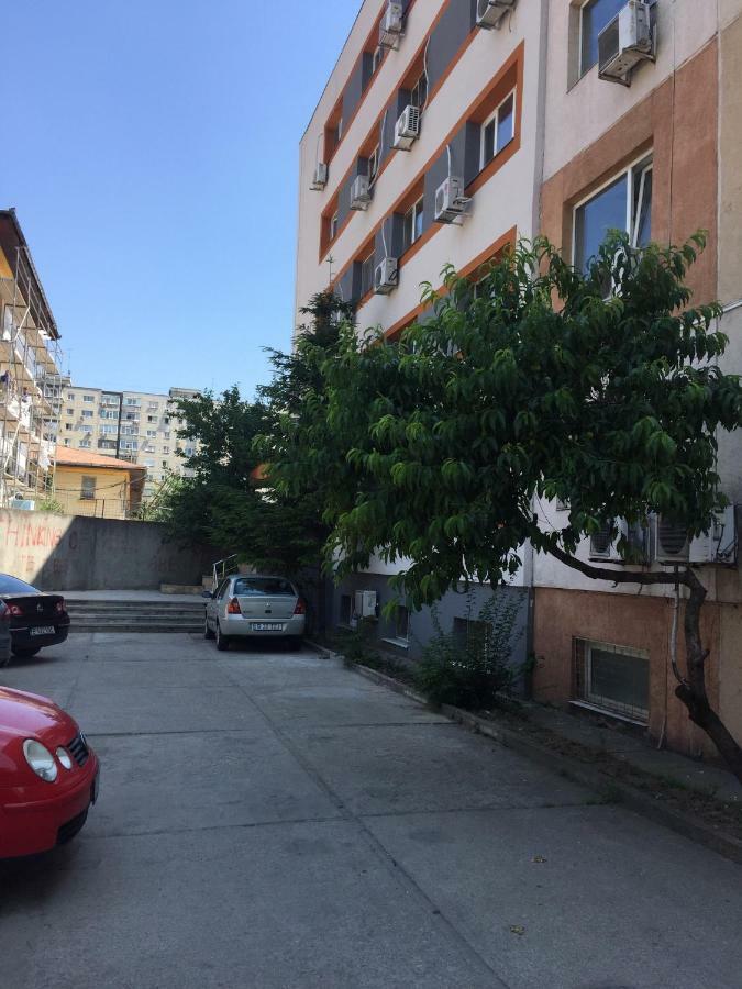 Kenzia Prive Apartment Bukares Bagian luar foto