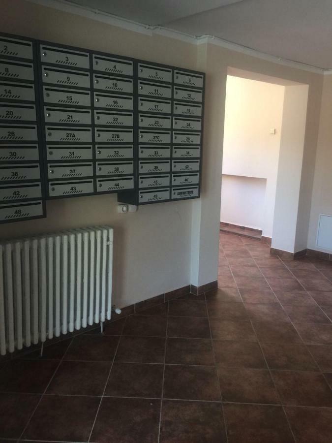 Kenzia Prive Apartment Bukares Bagian luar foto